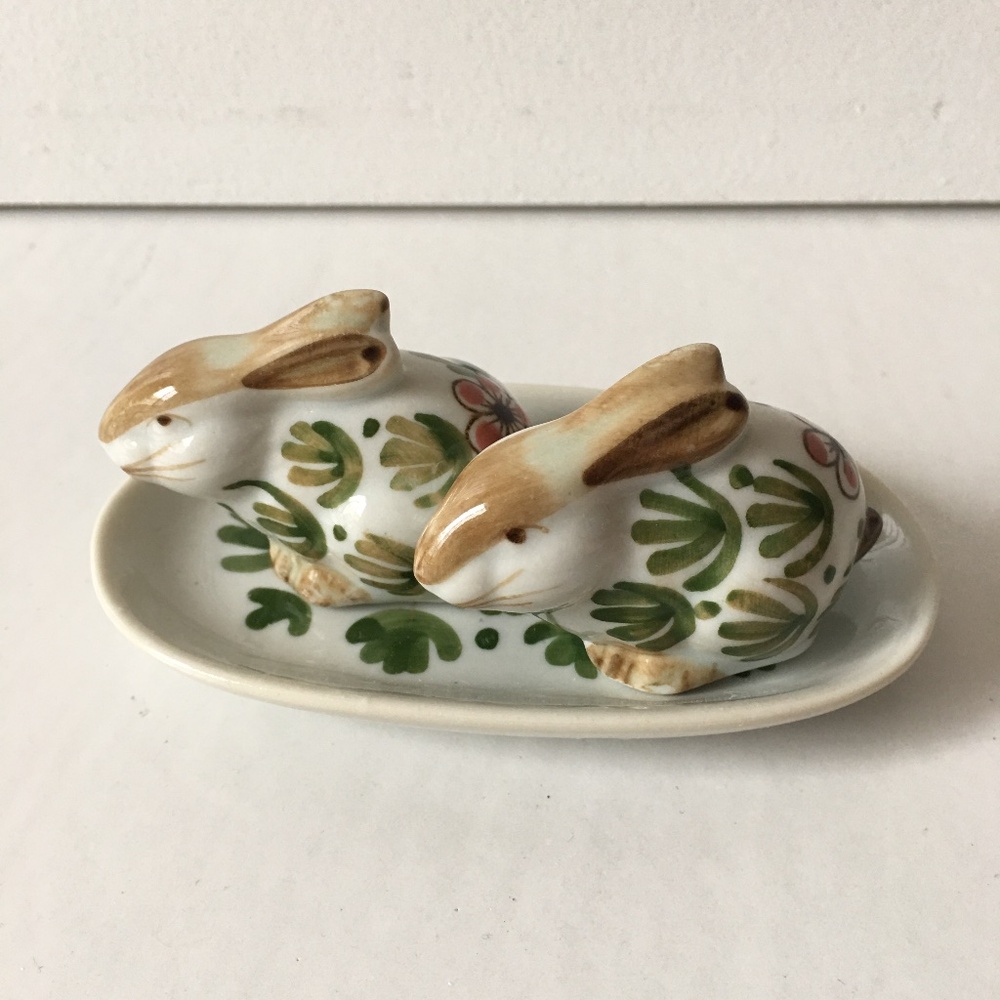 Vintage Salt & Pepper Shakers Two Rabbits/Bunnies on Dish